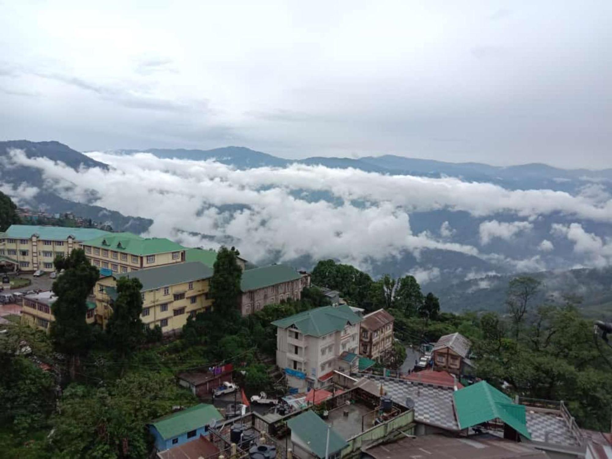 Hotel Pitstop Darjeeling - Excellent Service Recommended & Couple Friendly エクステリア 写真